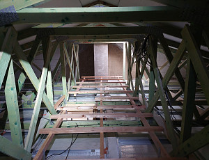 Zateplení stropu rodinného domu pomocí foukané izolace